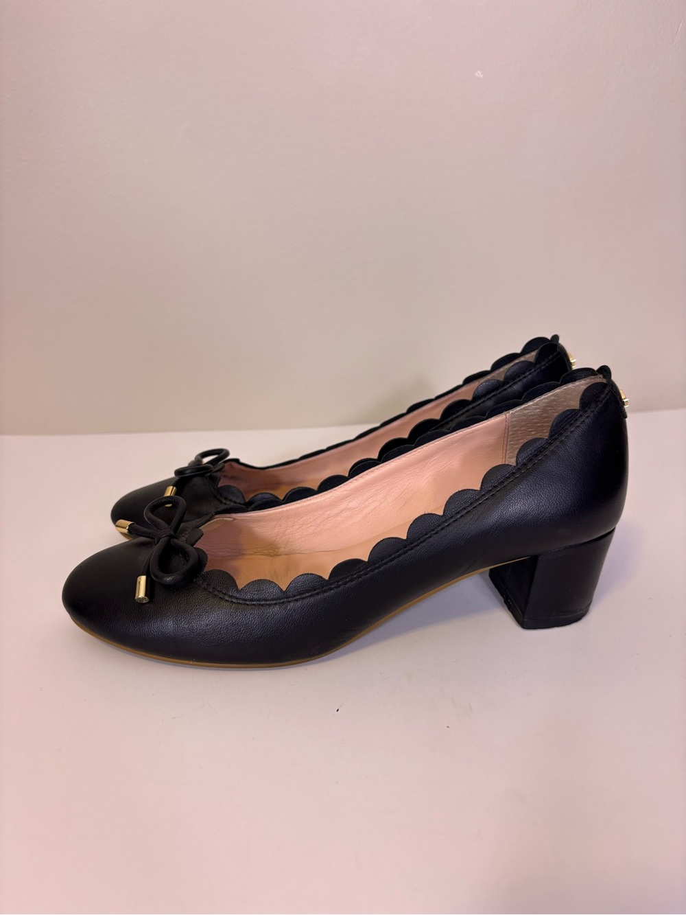 kate spade Black Scallop-Trim Bow Block Heel Pumps 7.5